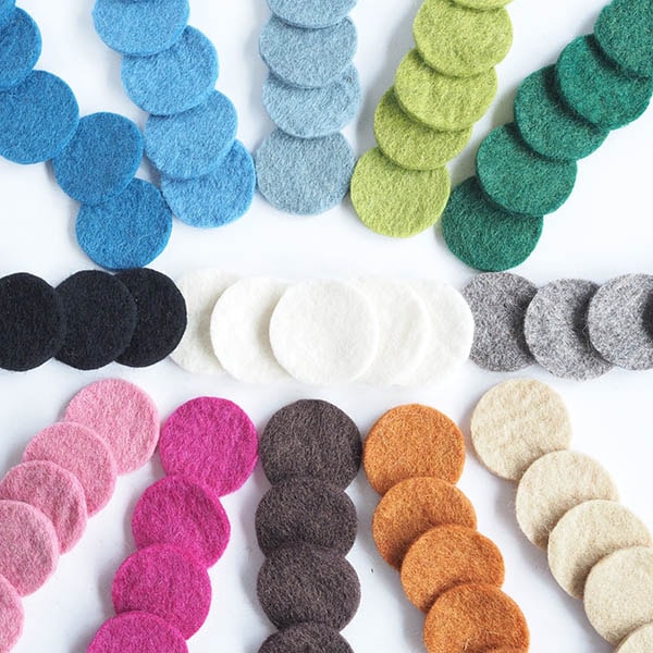 4.5cm 30個 羊毛フェルトパーツ ネパール製フェアトレード製品 ニュージーランドウール羊毛フェルトシート デコレーション資材おままごと かずあそび色覚え資材 営業日即日発送 【※卸対象外製品】