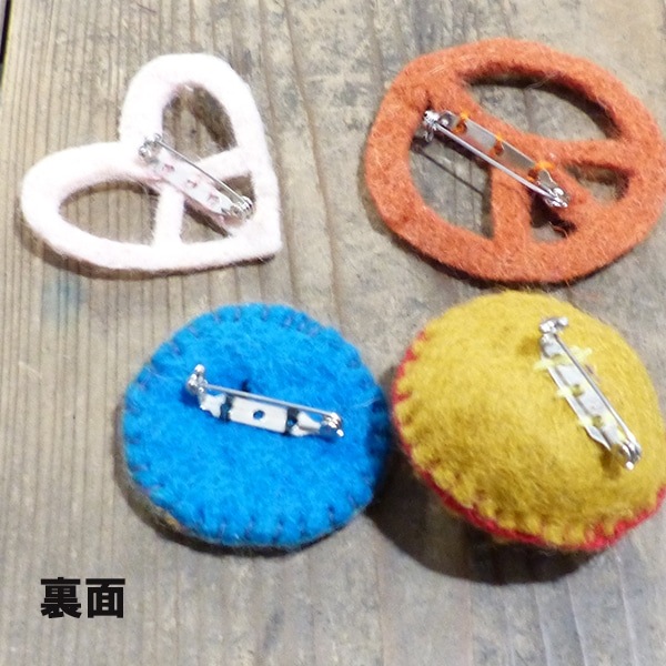 セール特価 プチギフト ウール１００％ピースマークモチーフ羊毛フェルトブローチ ネパール製フェアトレード雑貨 プチギフトフェルト雑貨 ハンドメイド羊毛コサージュ SDGs製品 営業日即日発送【※卸対象外製品】