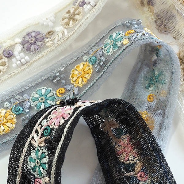 3cm幅 ビーズ刺繍チュールリボン インド刺繍リボン 小花柄ビーズアクセサリー リボンブレード ハンドメイド資材 チョーカー作り ヘアカフ 髪飾りパーツ 手芸用パーツ布雑貨 柄生地手芸用品店【ワールデザインmakiras】