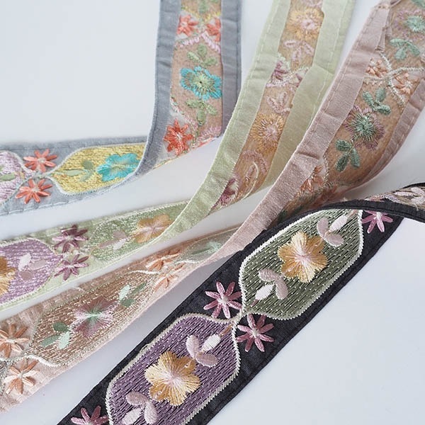 3.5cm幅 インド花柄刺繍なめらかシルク風リボン フラワー刺繍ブレード 輸入リボン ハンドメイドショルダーストラップ資材 営業日即日発送 