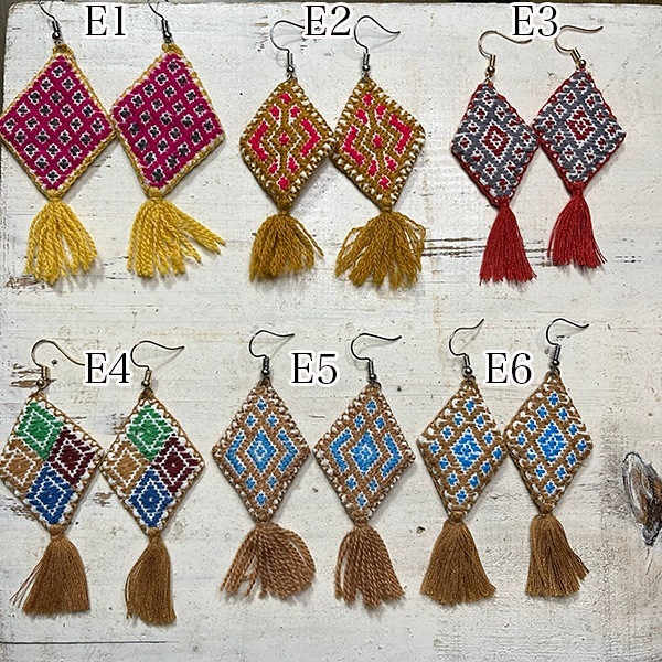 ネイティブ柄のビーズピアスはメキシコ製のハンドメイドアクセサリー