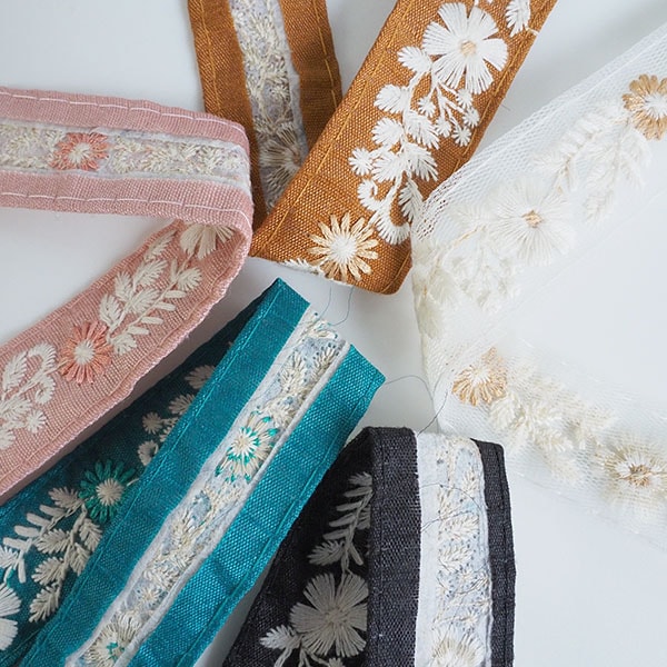 業界最安値！2.3cm幅 フラワー刺繍細幅チロリアンテープ インド刺繍リボン チュールリボン シルク風手芸用テープ 花柄刺繍テープ 営業日即日発送 