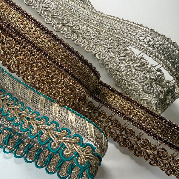 2cmから2.5cm幅 インド刺繍リボンブレード メタリックカラー編み込みラメテープ  衣装ダンスドレスコスチューム装飾副資材販売 営業日即日発送[ワールデザインmakiras 全商品商用可 リボンレース卸]
