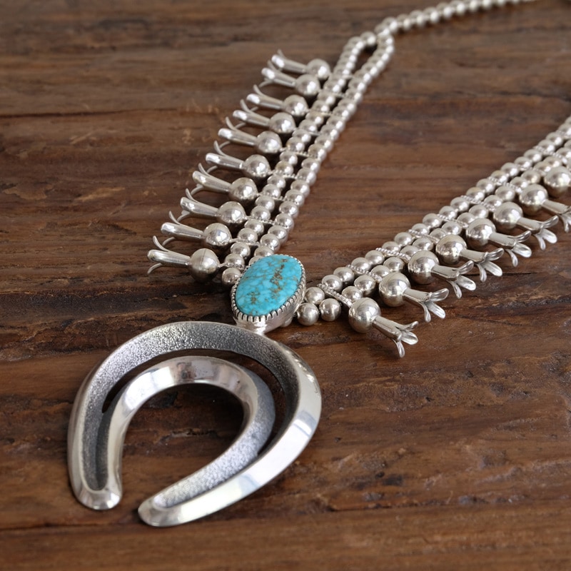 ハリソンジム キングマン スクオッシュブラッサム ナジャ ネックレス