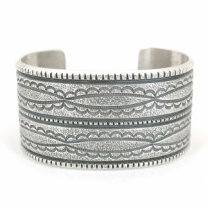 138mm ハリソンジム トゥファキャスト バングル｜マライカ公式通販