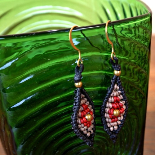 ワックスコードひし形ピアス　【メール便可】