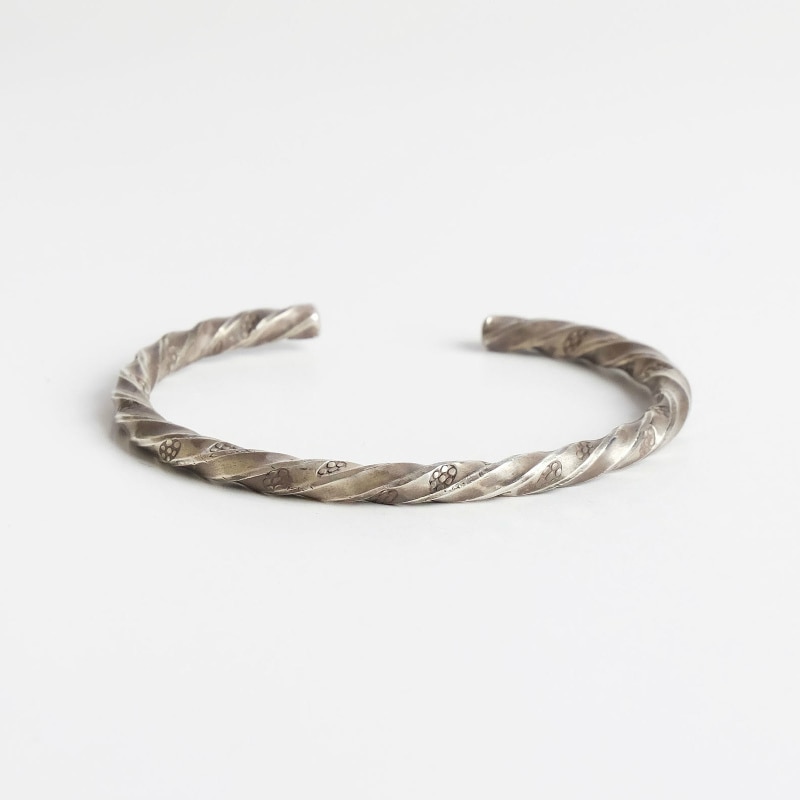 カレンシルバーバングル