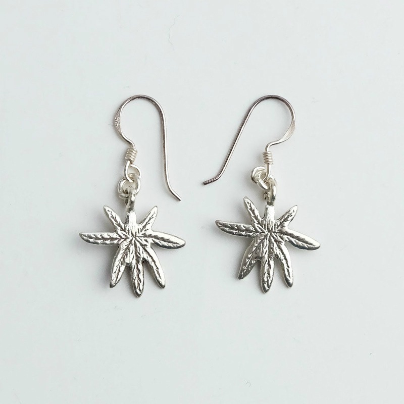 カレンシルバーピアス 【メール便可】