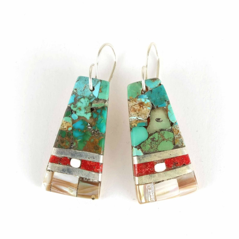 サントドミンゴ（Kewa Pueblo）アーティストのインディアンジュエリー