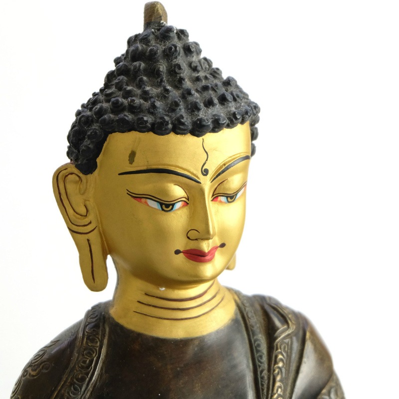 释迦牟尼坐像，真鍮製，重約2000克 青銅鎏金釋迦牟尼佛坐像- 故宮