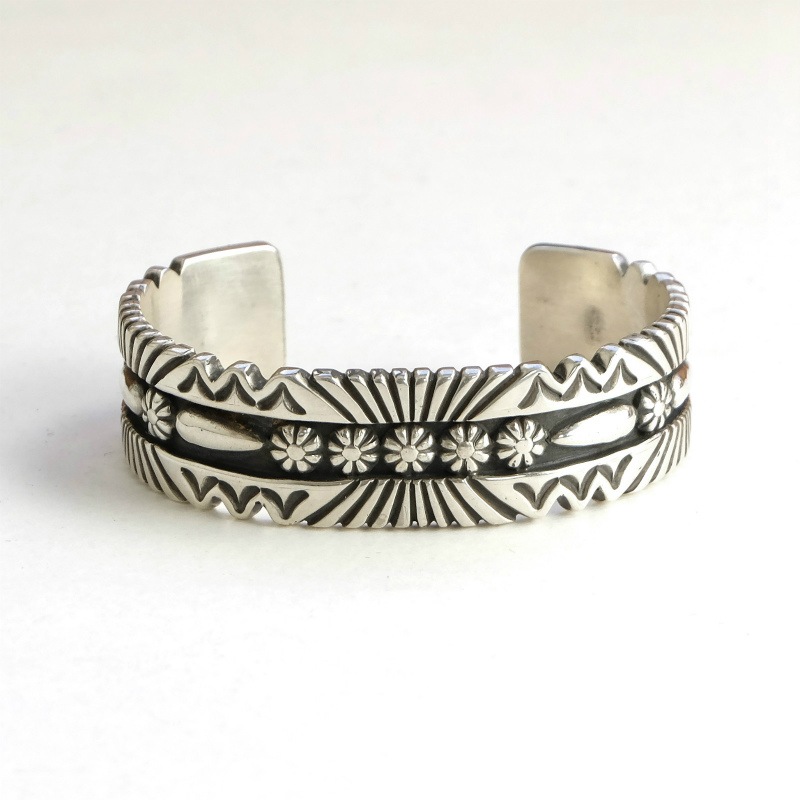 145mm トーマスジム スタンプワーク バングル｜マライカ公式通販