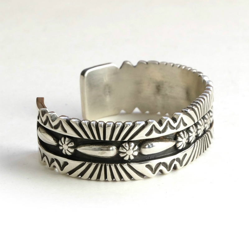 145mm トーマスジム スタンプワーク バングル｜マライカ公式通販