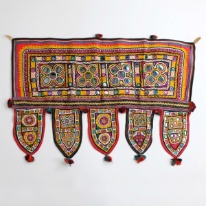 ラバリ族トーラン 76cm×47cm｜マライカ公式通販