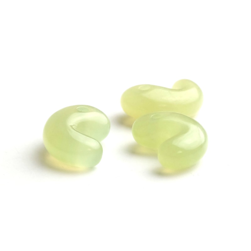 古代勾玉20mm ネフライト 【メール便可】｜マライカ公式通販