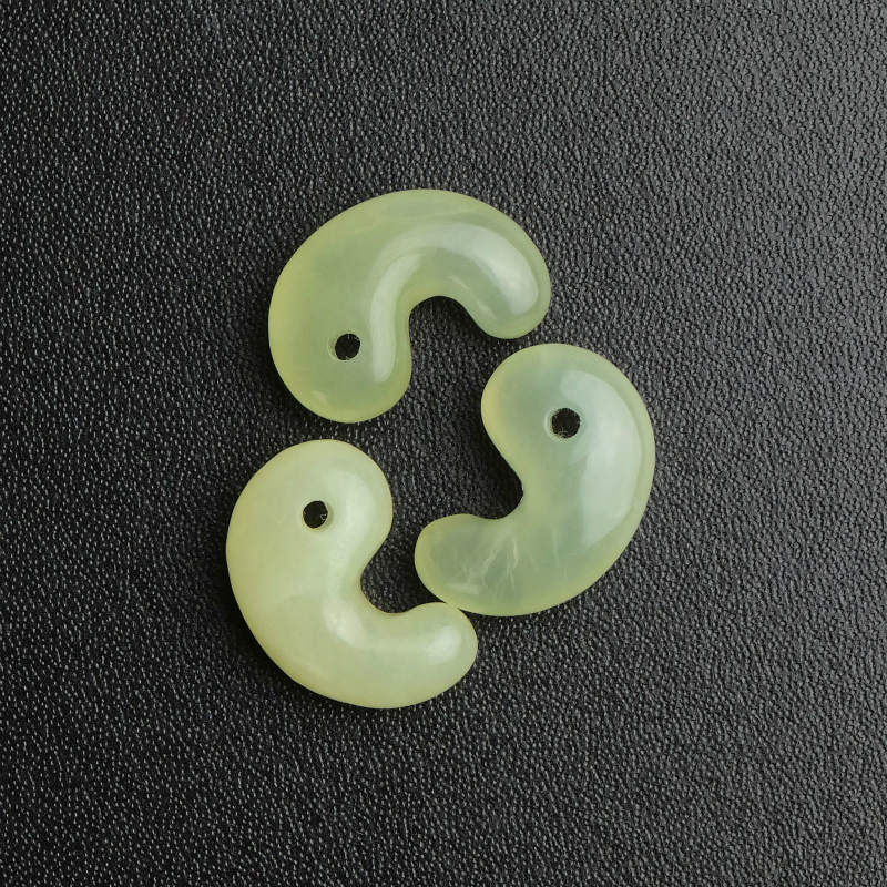 古代勾玉20mm ネフライト 【メール便可】｜マライカ公式通販