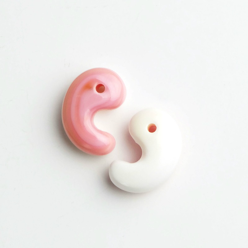 古代勾玉20mm クイーンコンクシェル 【メール便可】｜マライカ公式通販