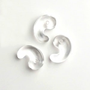 古代勾玉20mm 水晶（クォーツ/クリスタル） 【メール便可】｜マライカ