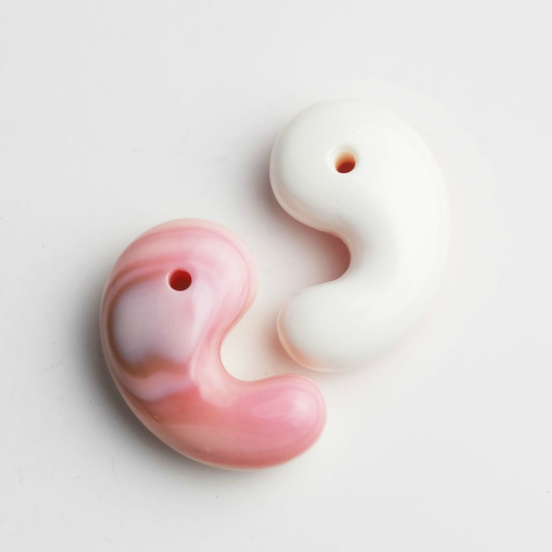 古代勾玉30mm クイーンコンクシェル 【メール便可】｜マライカ公式通販