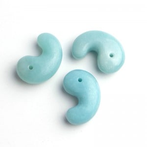 古代勾玉30mm アマゾナイト 【メール便可】｜マライカ公式通販