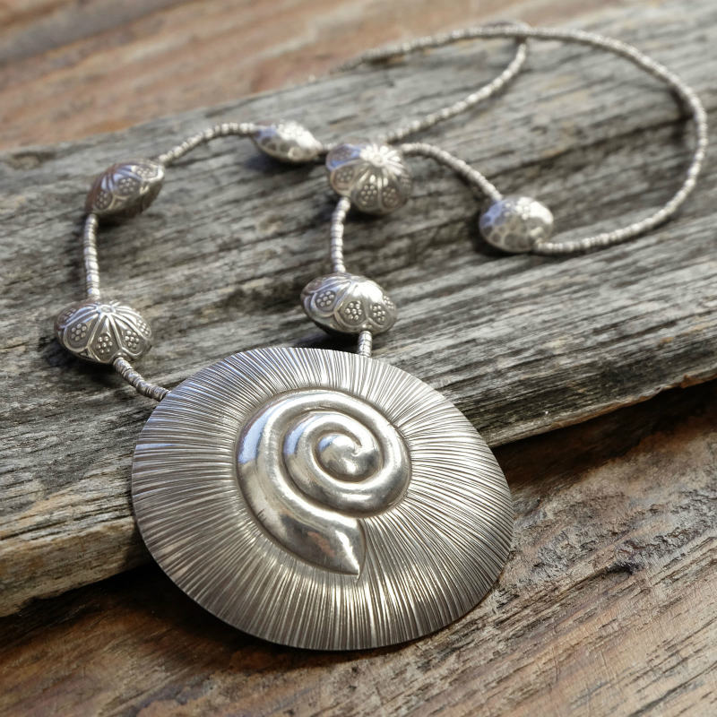 カレンシルバーネックレス