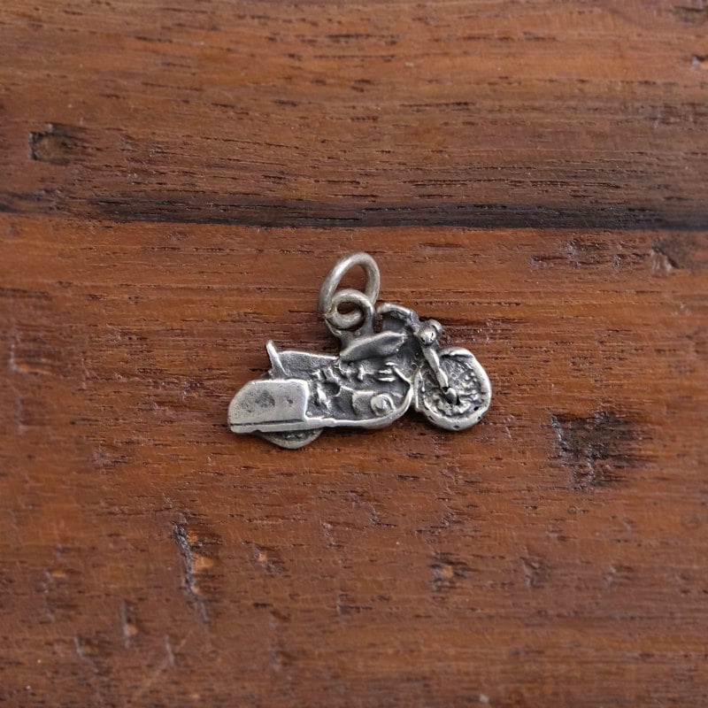 ”交通安全”　オートバイ　シルバーミラグロペンダント 【メール便可】