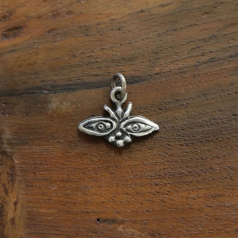 ”見極め・見守り”　ダブルアイ　シルバーミラグロペンダント 【メール便可】