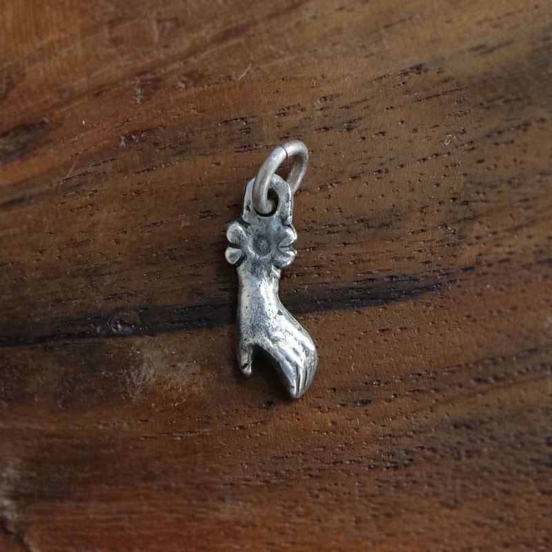 ”幸運をつかむ”　フラワーハンド　シルバーミラグロペンダント 【メール便可】