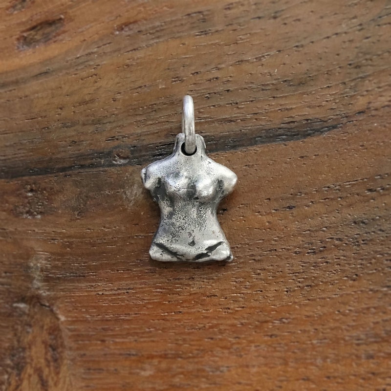 理想のボディ” トルソー シルバーミラグロペンダント 【メール便可