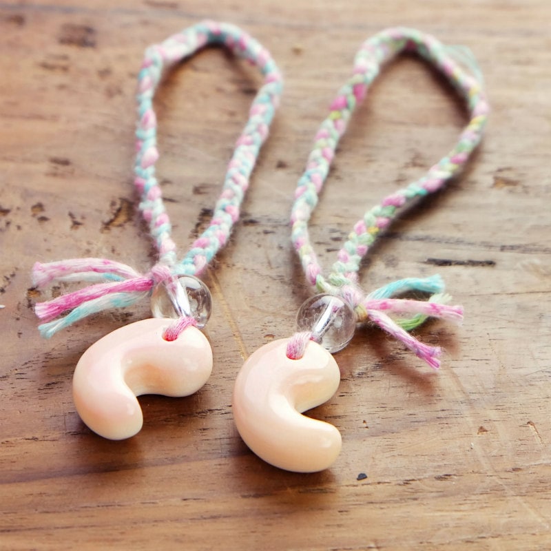 勾玉お守りストラップ 【メール便可】｜マライカ公式通販