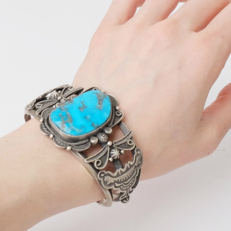 143mm ナバホ族 スタンプワーク キングマン バングル｜マライカ公式通販