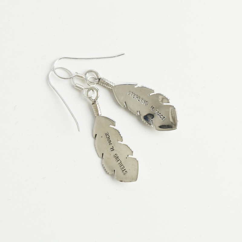 ハーヴィーメイス コーラル フェザーピアス｜マライカ公式通販