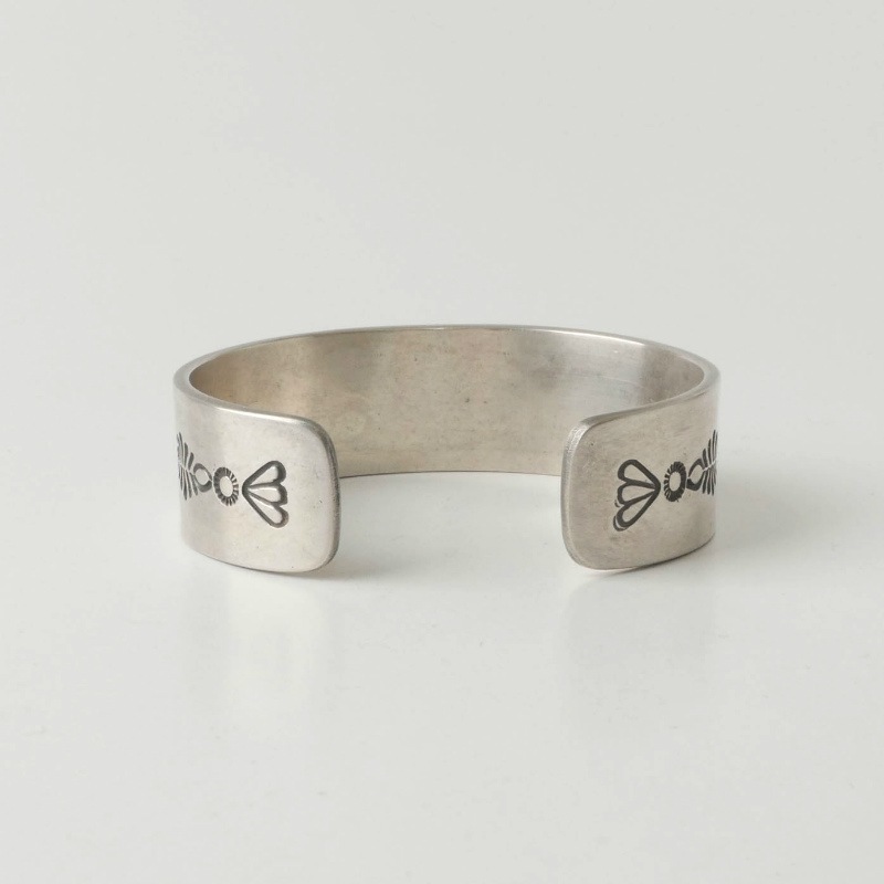 147mm エディソンサンディスミス スタンプワーク バングル｜マライカ