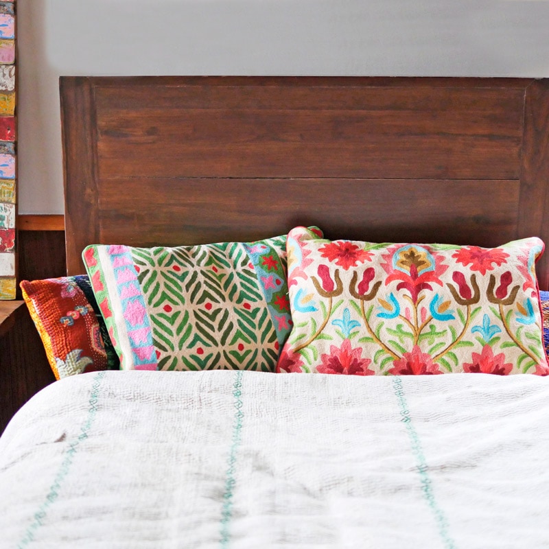 ウール刺繍クッション