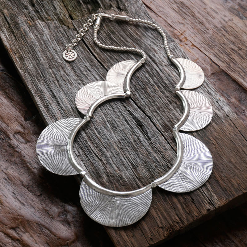 カレンシルバートライバルネックレス