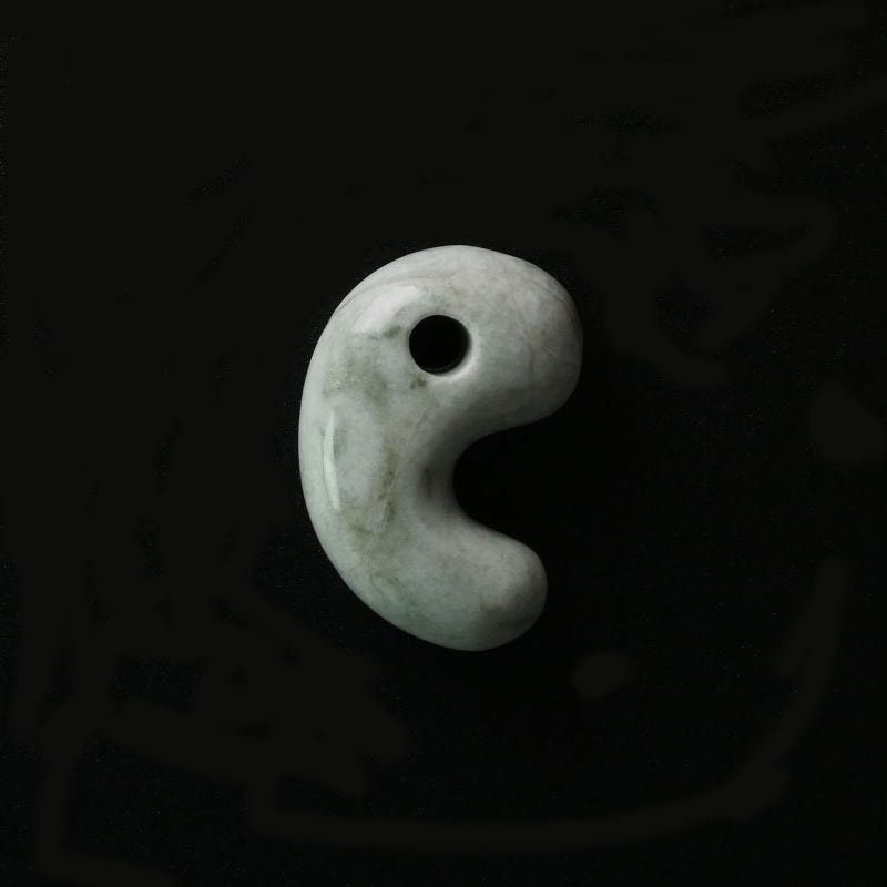 送料無料古い新潟糸魚川翡翠A貨彫刻観音立像 鑑定書付 31.5ｃｍ/1963ｇ 送料無料古い新潟糸魚川翡翠A貨彫刻観音立像 鑑定書付 31.5cm