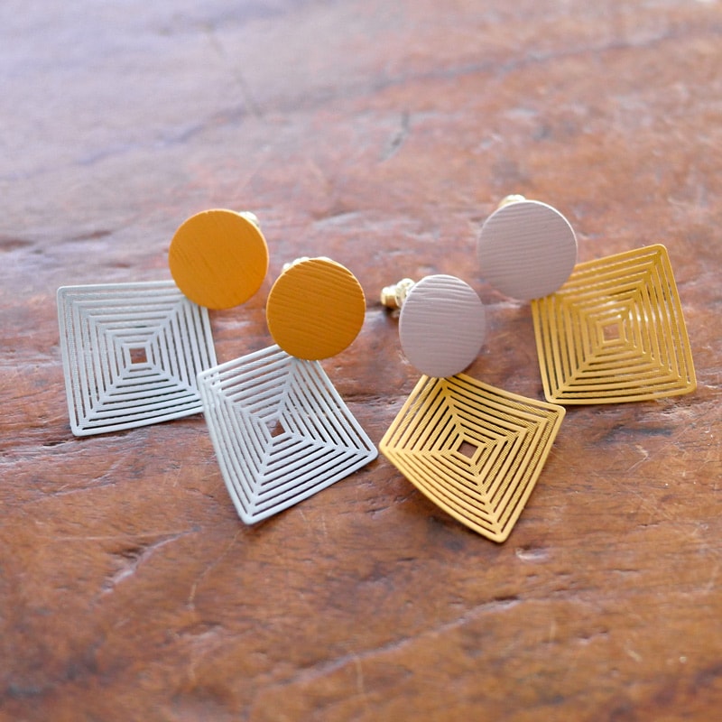 透かしスクエアピアス 【メール便可】