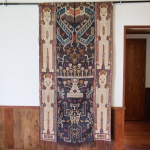 mz466 インドネシアのスンバ島のタペストリー インドネシア・スマトラ島ランプンの金刺繍タペストリー（帯に応