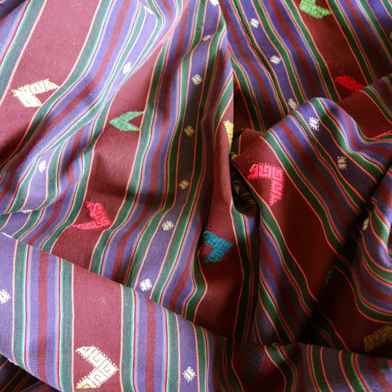 山繭　野性蚕の紡ぎ糸天然染料(草木染め)「ブラ」ブータンの『キラ』 山繭 野性蚕の紡ぎ糸天然染料(草木染め)「ブラ」ブータンの『キラ