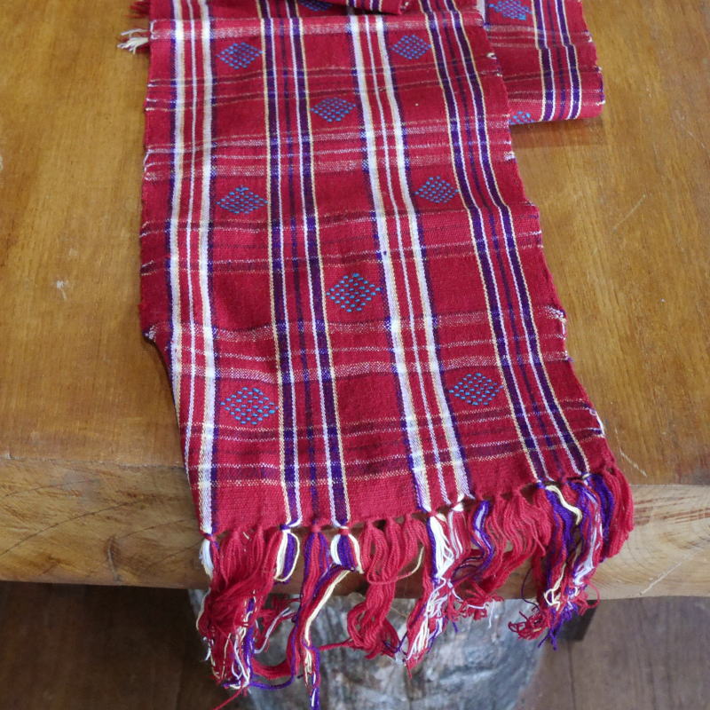 ブータン手織りレッドシルクストール（万博出品アイテム） ブータン手織りレッドシルクストール（万博出品アイテム） m＆W手織