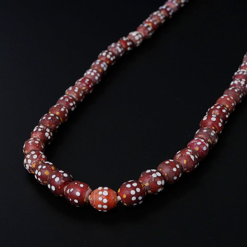 ★アンティーク★スカンクビーズ黒×白★各種ビーズと、 シルバー身内ビーズ2個 ☆アンティーク☆スカンクビーズ黒×白☆各種ビーズと、 シルバー