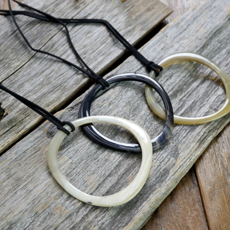 MANA バッファロー ホーン コード ネックレス MANA バッファロー ホーン コード ネックレス - メルカリ