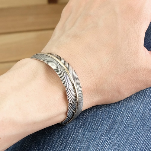 ◇sizeL ハーヴィーメイス 12KGF フェザーバングル｜マライカ公式通販