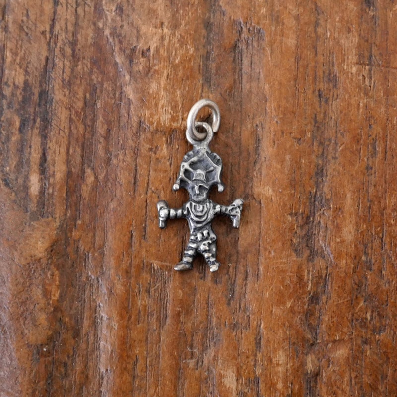 人生楽しく” カラベラダンス シルバーミラグロペンダント｜マライカ