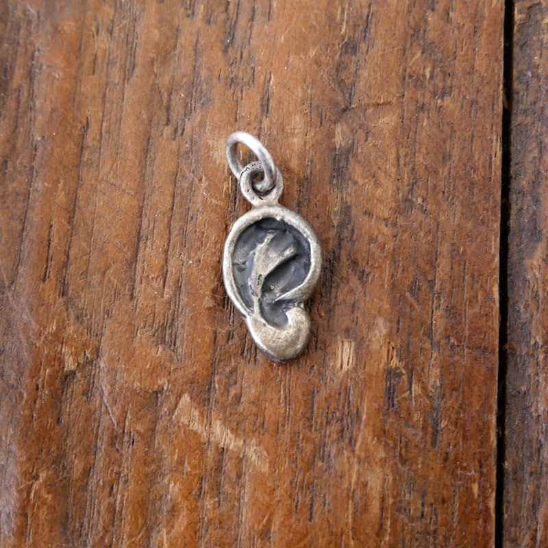 ”耳が良くなる” ”情報通” イヤー シルバーミラグロペンダント