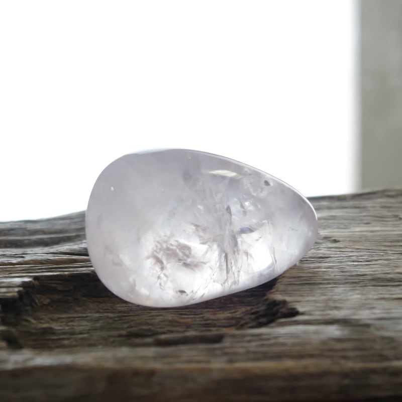 マダガスカル産 ローズクォーツタンブル｜マライカ公式通販