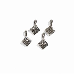 ジェニファーカーティス ペンダント トップ ジェニファーカーティス スタンプワーク プチペンダント｜マライカ公式通販