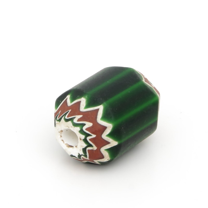 6層グリーンシェブロンビーズ 【Antique Venetian 6 Layer Chevron