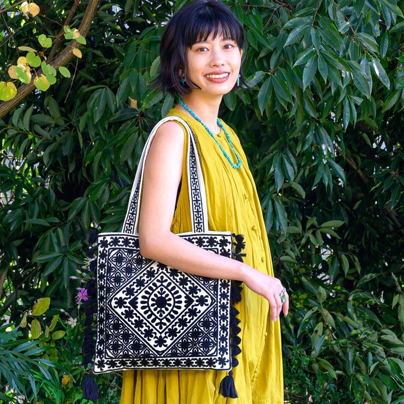 NEW アリ刺繍タッセルトートバッグ、ポーチ