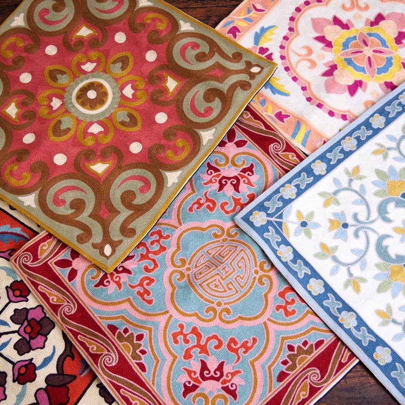 グアテマラ　刺繍　クッションカバー　② 丸　円形 グアテマラの鳥の刺繍を再現したクッションカバー（クッション