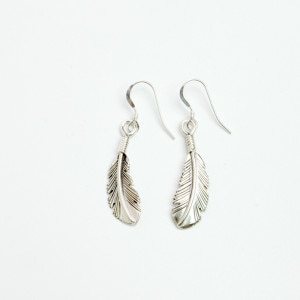 ハーヴィーメイス フェザーピアス｜マライカ公式通販